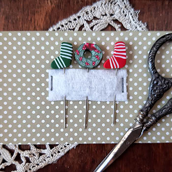 Puntini Puntini Counting Pins - Christmas Stockings MAIN