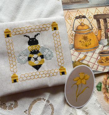 Darling & Whimsy Designs - Wild Whimsy Bumblebee MAIN