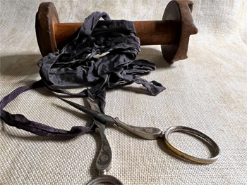 Dames of the Needle - Crinkle Ribbon 1/2 - Mayflower Grey MAIN