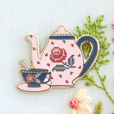 Flamingo Toes Needle Minder - Roses Tea Set MAIN