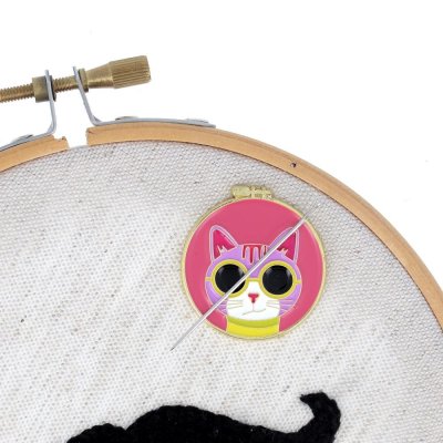 Bohin Needle Minder - Cat MAIN