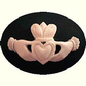 Kelmscott Designs Needle Minder - VB's Friendship Claddagh MAIN