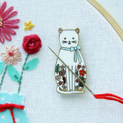 Flamingo Toes Needle Minder - White Floral Cat THUMBNAIL