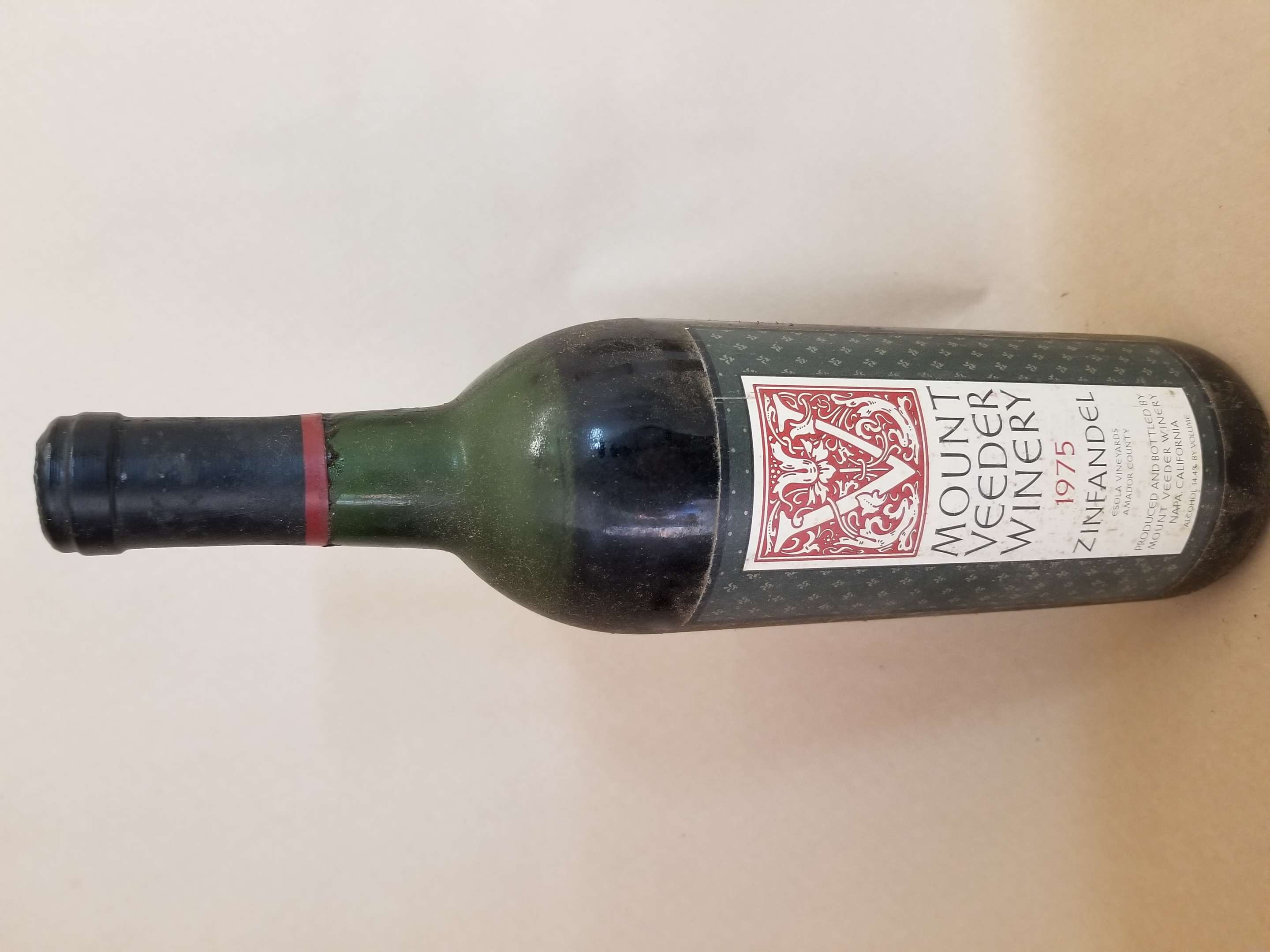 Rare Wine: Mount Veeder Winery Zinfandel Napa CA (Low fill) USA 1975 THUMBNAIL