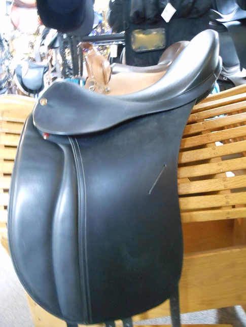 ReactorPanel Baker Dressage Saddle MAIN