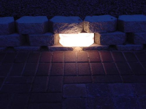 Kerr Lighting 12 Volt Garden Wall Lights 4" x 12" For 4" Thick Modular Retaining Wall Systems THUMBNAIL