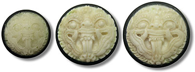 WB4121 Carved Bone Horn Plug MAIN